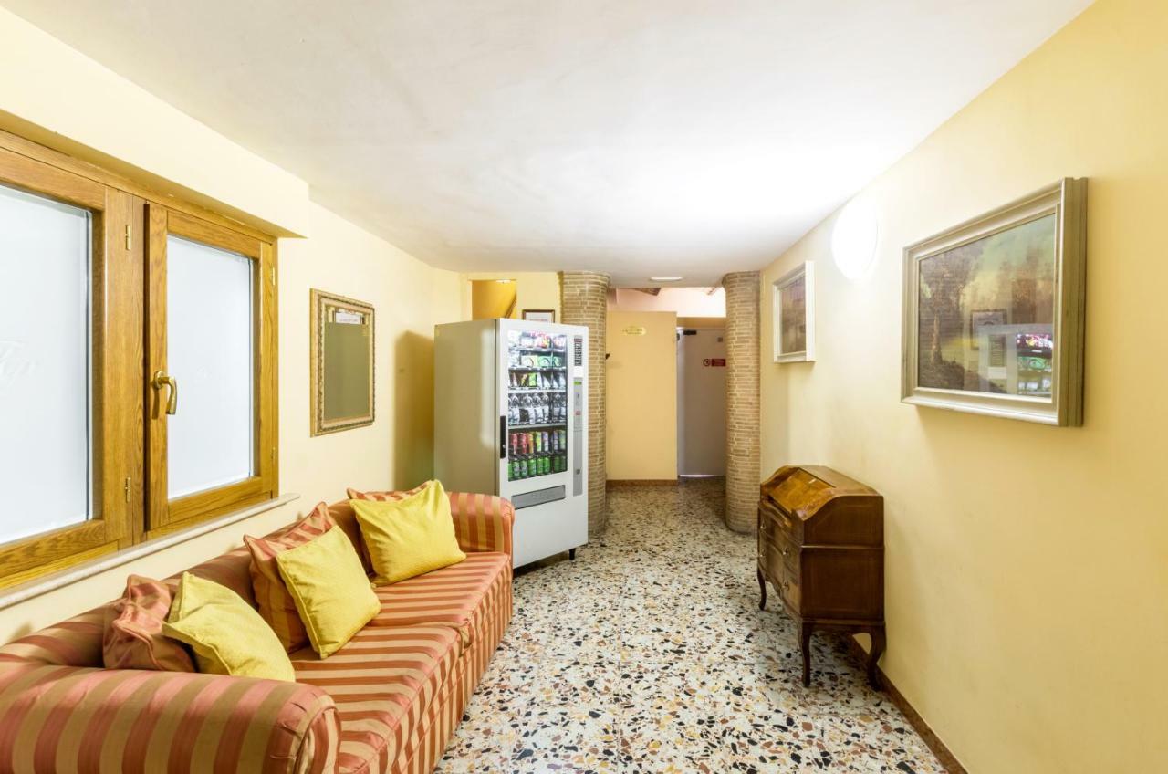 רומא Hotel Tempio Di Pallade מראה חיצוני תמונה